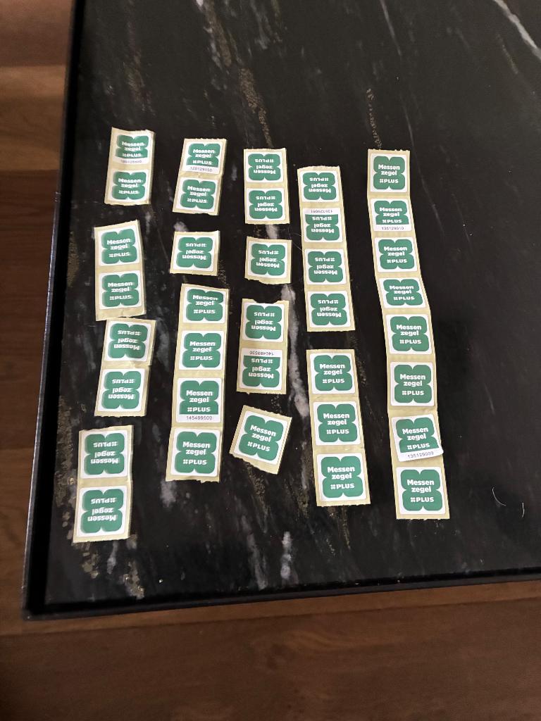 Plus Messenzegels 36 stuks, Verzamelen, Supermarktacties, Plus, Ophalen of Verzenden