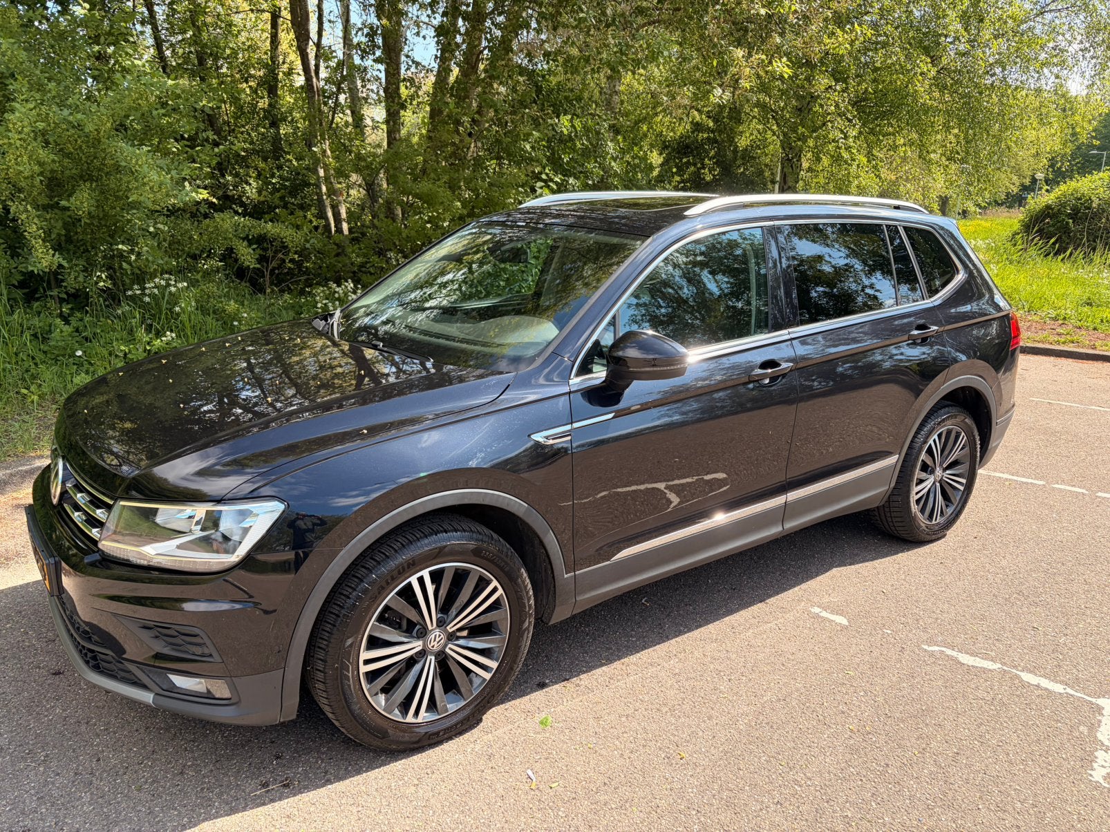 7 persoons Volkswagen Tiguan 1.4 TSI automaat panoramadak, 15 km/l, 1800 kg, Zwart, 7 stoelen