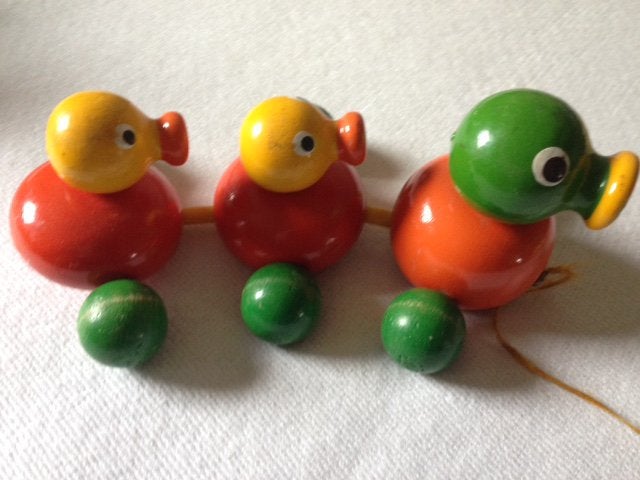 Houten eendjes en een trommelend konijn., Kinderen en Baby's, Ophalen of Verzenden, Gebruikt, Duw- of Trekspeelgoed