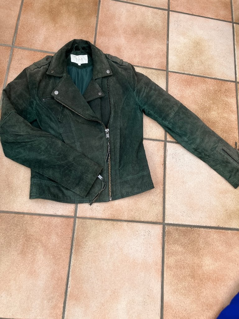 Stijlvol suède (biker-)jack van VILA in gfoen (M), Maat 38/40 (M), VILA, Ophalen of Verzenden, Gedragen