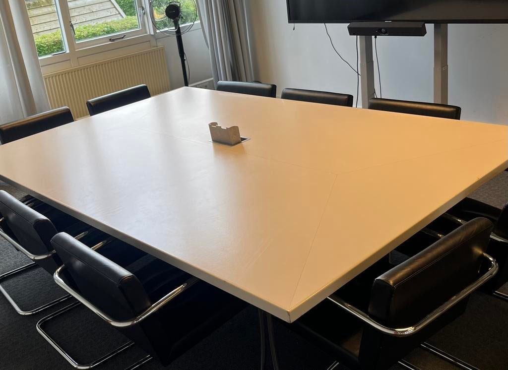 Vergadertafel met 10 stoelen, Ophalen