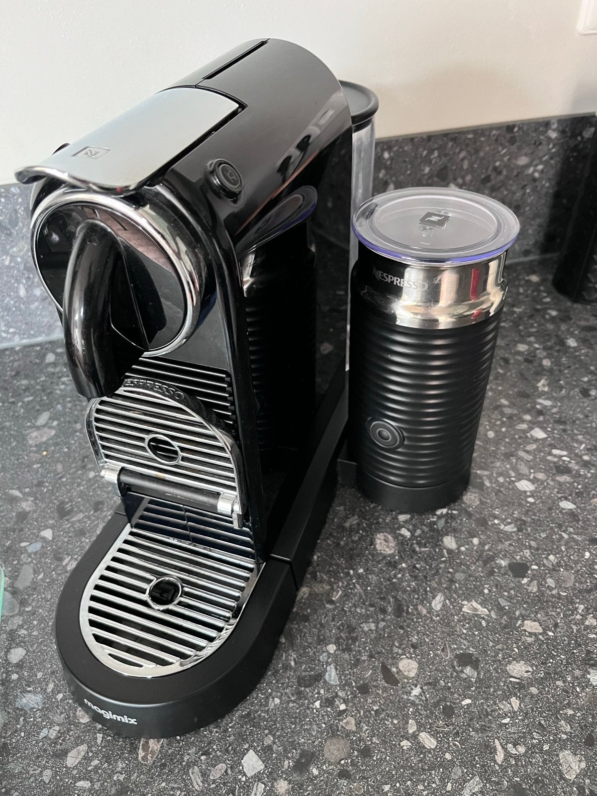 Nespresso Magimix Inissia met Aeroccino 3 melkopschuimer, Ophalen, Espresso apparaat, Zo goed als nieuw, 1 kopje