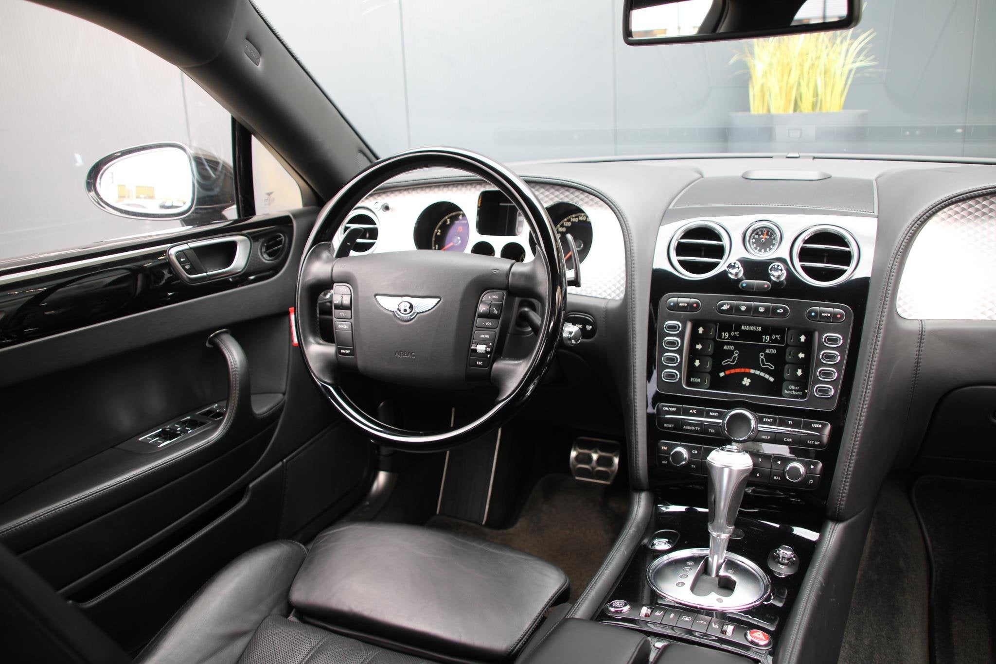 Bentley Continental Flying Spur W12 560pk | Youngtimer | BTW, Auto's, Bentley, Automaat, Gebruikt, Zwart, 12 cilinders