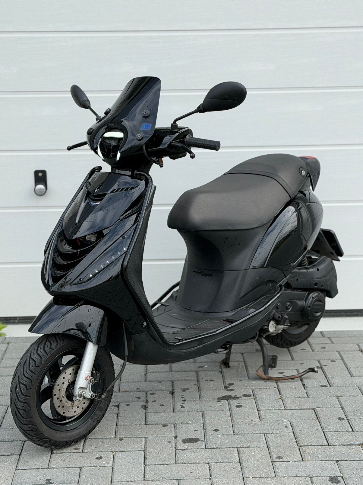 Piaggio zip 50cc e4 brom (vandaag ophalen), Fietsen en Brommers, Scooters | Piaggio, Ophalen, Zo goed als nieuw, Benzine, Zip