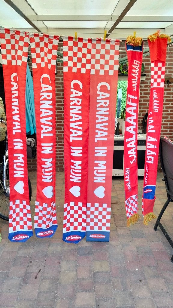Carnaval sjaals en wimpels Jan Linders, Verzamelen, Overige supermarkten, Ophalen