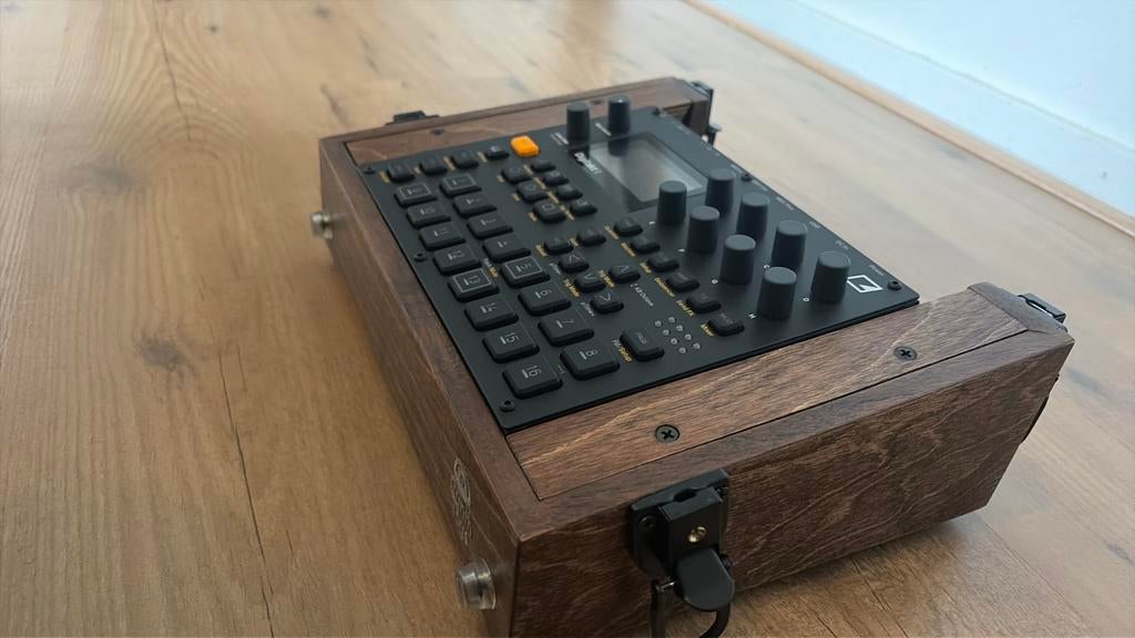 Unieke Digitakt mk2 met case/stand en ingebouwde powerbank, Ophalen, Zo goed als nieuw