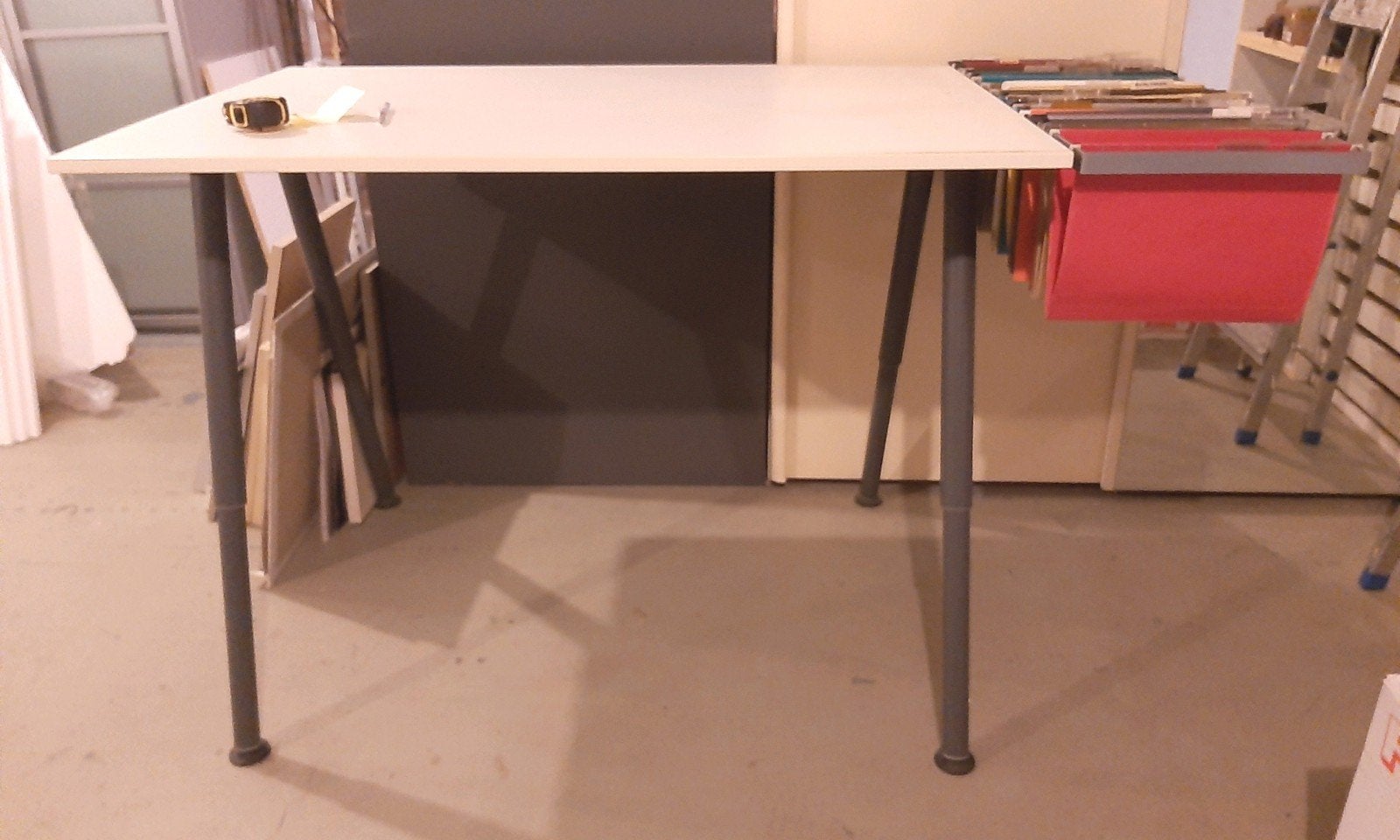 Bureautafel in hoogte verstelbaar, hangmappen., Ophalen, In hoogte verstelbaar