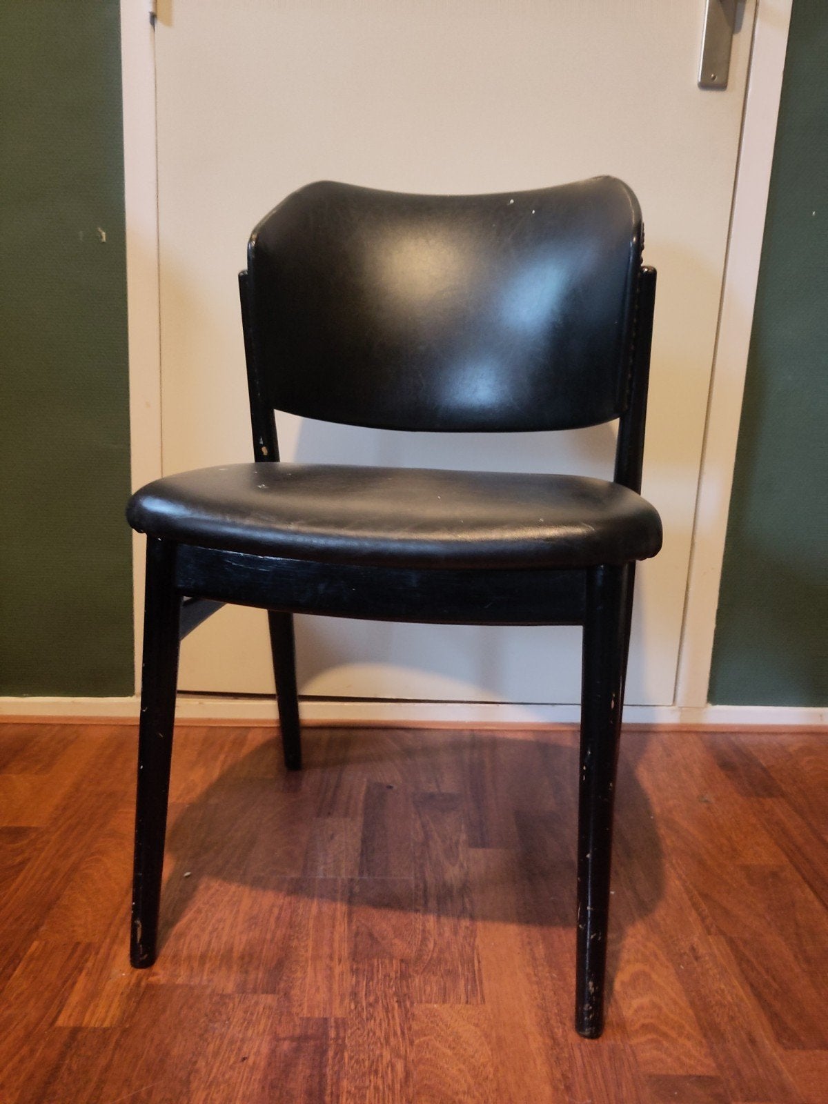 2 vintage zwarte stoelen, Huis en Inrichting, Stoelen, Ophalen, Gebruikt, Twee, Zwart