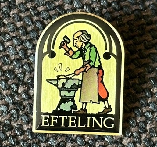 Efteling pin Smidje, Verzamelen, Efteling, Ophalen of Verzenden, Zo goed als nieuw, Button of Speldje