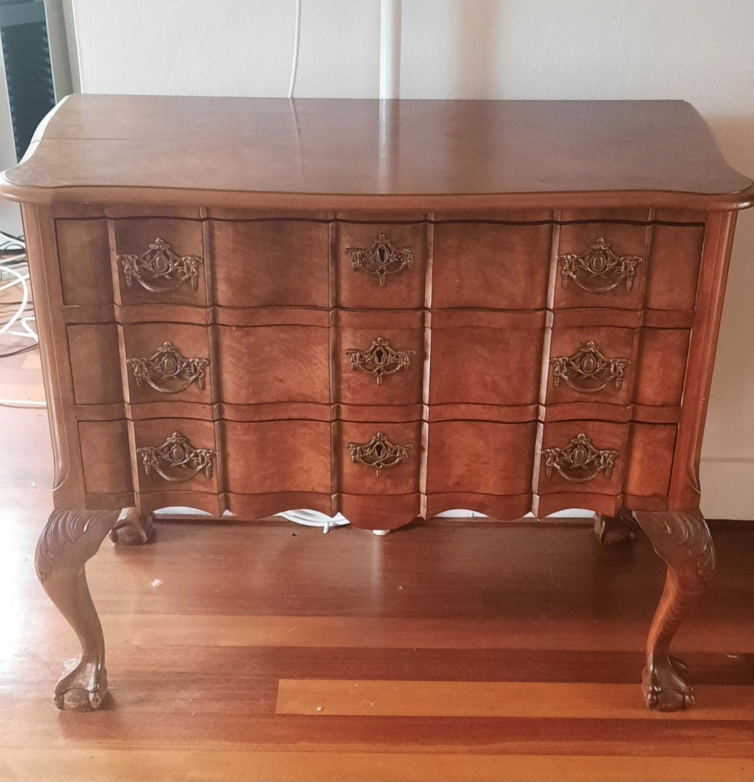 Prachtige klassieke ladekast / commode – sierlijke Queen Ann, Antiek en Kunst, Ophalen