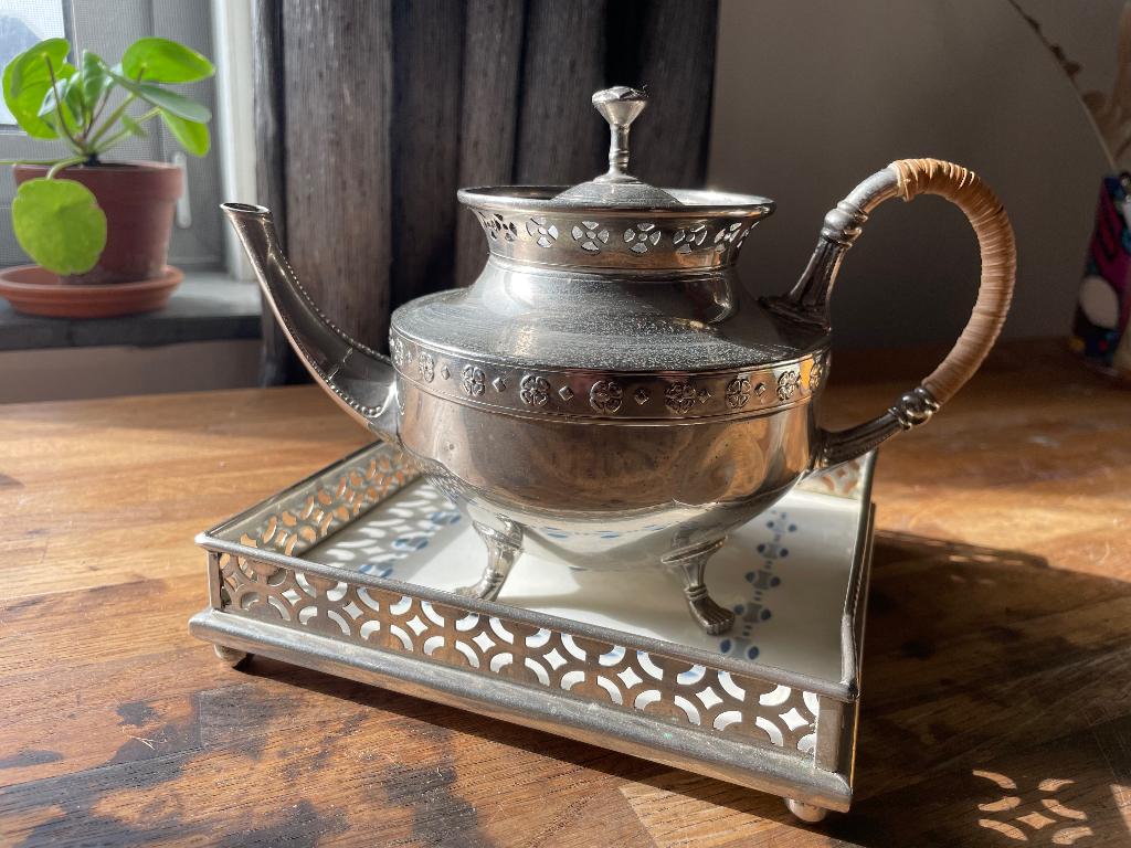 Verzilverde theepot C & vV met onderzetter, Antiek en Kunst, Ophalen of Verzenden