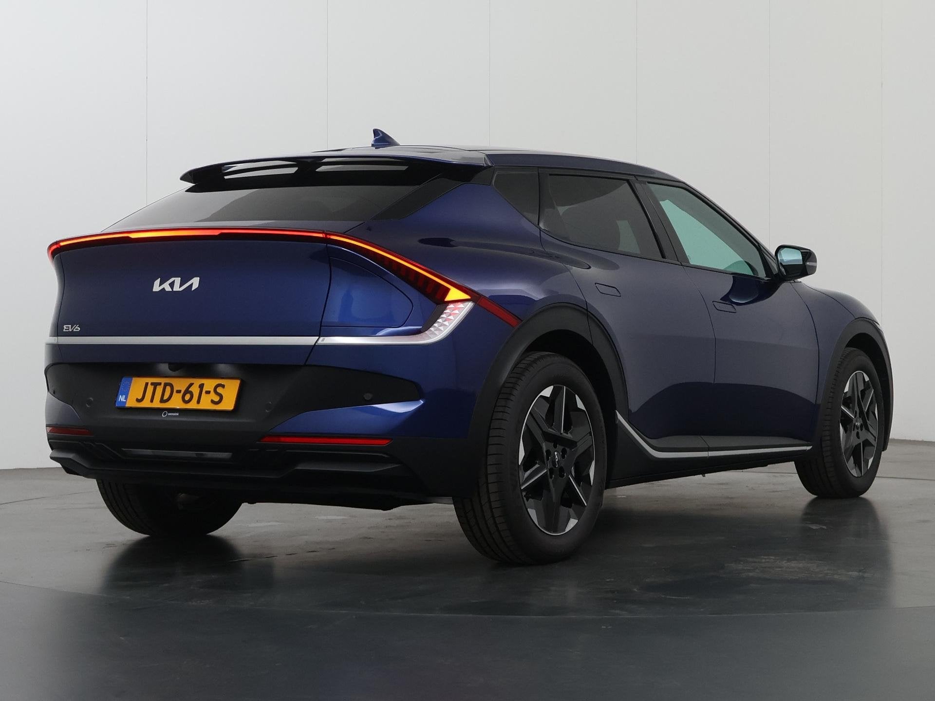 Kia EV6 Light Edition 63 kWh | Stoelverwarming | Adaptieve c, Auto's, Automaat, Achterwielaandrijving, Blauw, Leder en Stof