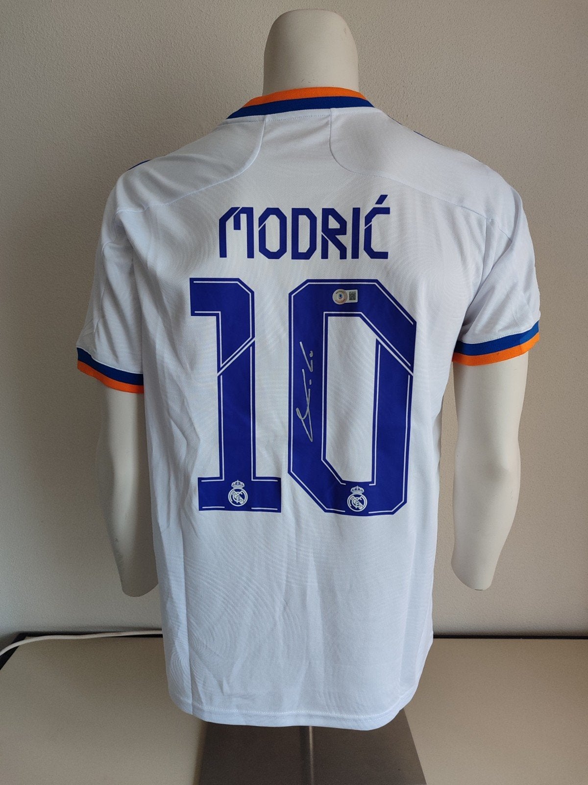 Real Madrid shirt gesigneerd door Modric met COA Beckett
Inl, Ophalen of Verzenden, Nieuw, Buitenlandse clubs, Shirt