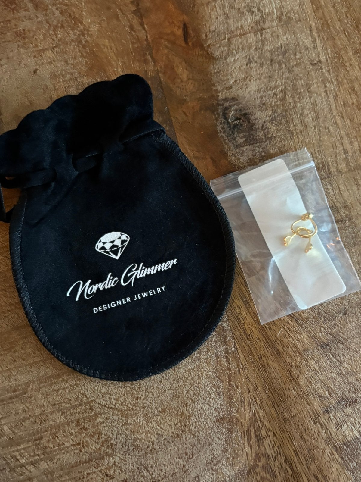 Nieuw oorbellen originele verpakking goudkleurig Sint/Kerst, Ophalen of Verzenden, Nieuw, Goud, Overige materialen