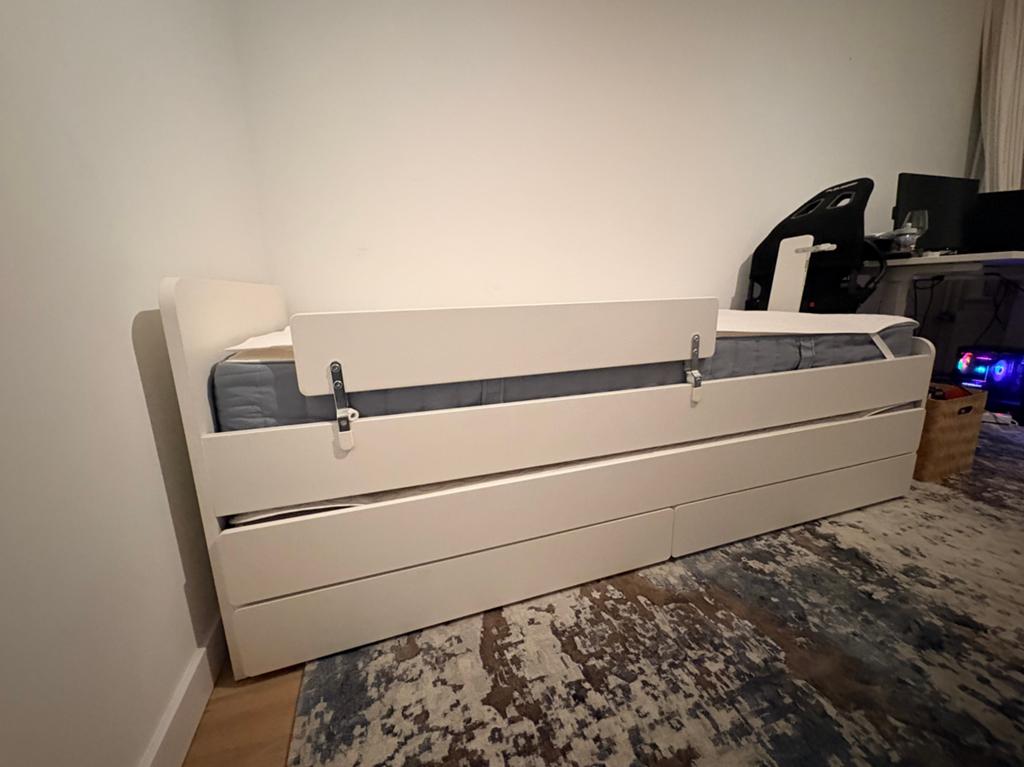 ZGAN - IKEA SLÄKT bed met uitschuifbed, lades én matrassen, Huis en Inrichting, Slaapkamer | Bedden, Ophalen, 90 cm, Eenpersoons
