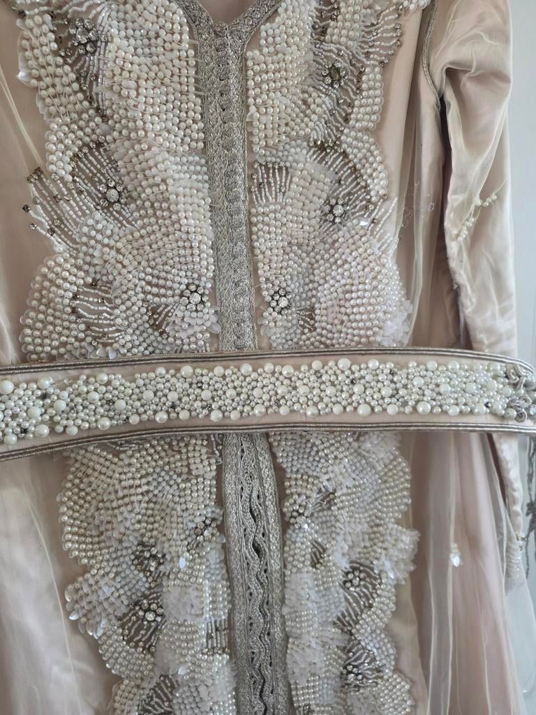 Takchita lebsa jurk feestjurk S - M - L, Ophalen of Verzenden, Zo goed als nieuw, Beige, Overige typen