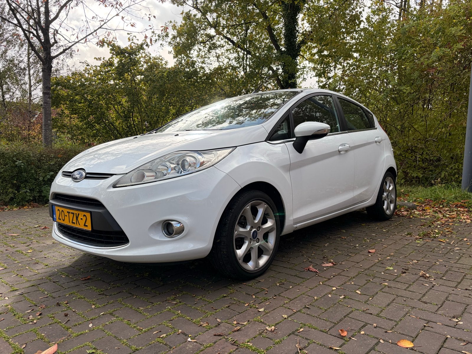 Ford Fiësta 1.2 vol opties: cruise control l stoelverwarming, Voorwielaandrijving, Wit, Handgeschakeld, 19 km/l