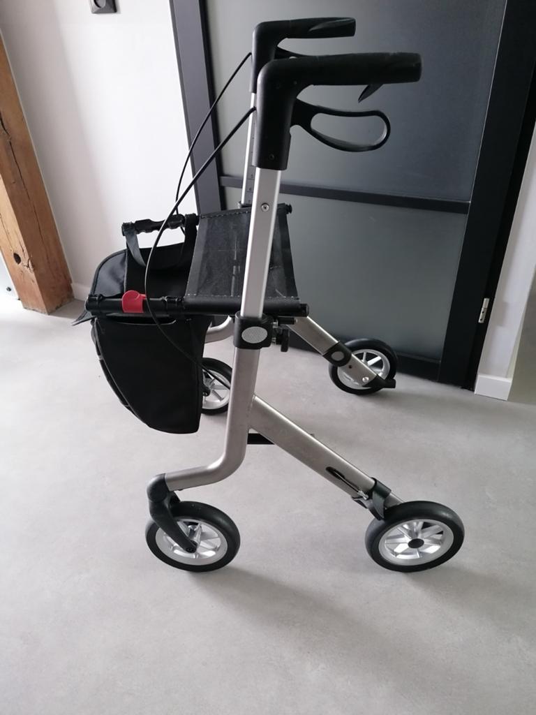 Rehasense Streamer Aluminium Maat L Rollator Kleur Champagne, Diversen, Rollators, Ophalen of Verzenden, Opvouwbaar, Zo goed als nieuw