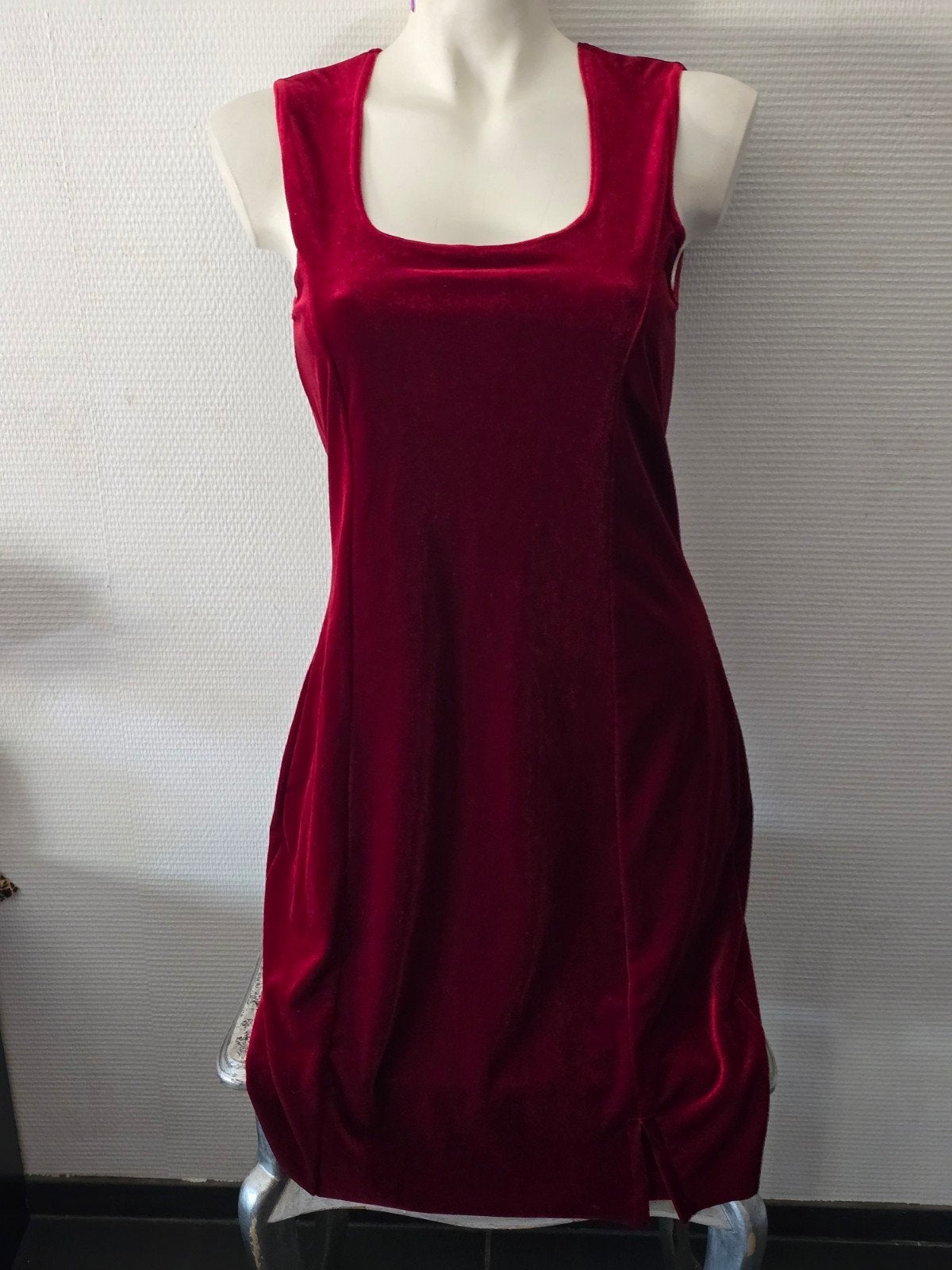 Dames Rode fluwelen jurk - Maat M, Kleding | Dames, Jurken, Maat 38/40 (M), Ophalen of Verzenden, Boven de knie, Rood