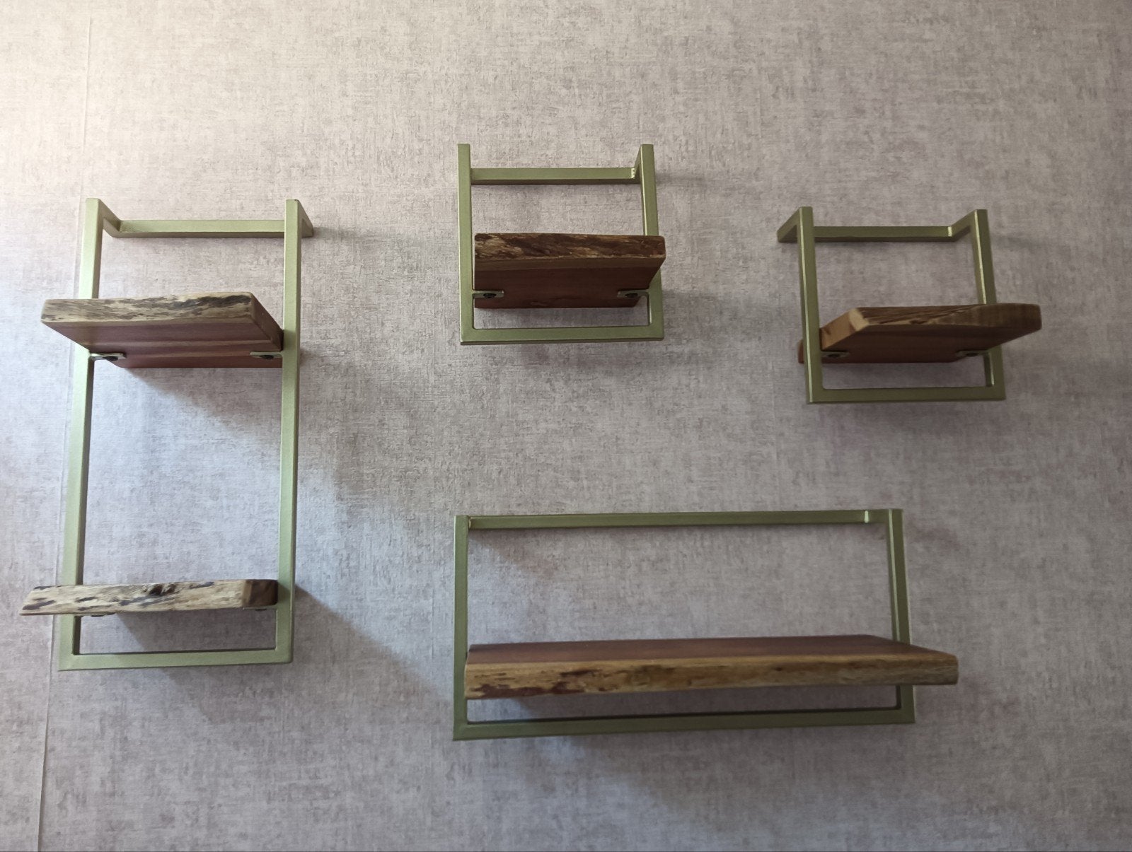 Suar Houten Design Wandplankjes met Gouden Accent, Ophalen