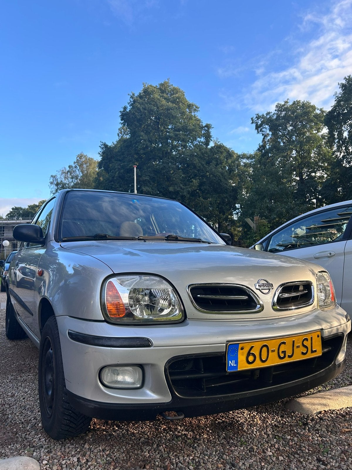 Nissan Micra 1.0 3D 2000 Grijs, Auto's, Voorwielaandrijving, 600 kg, 4 cilinders, Leder en Stof