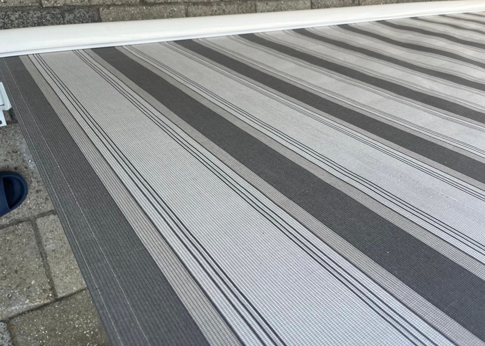 Elektrische Knikarm Zonnescherm 4,50 m breed x 2,50 m uitval, 450 cm of meer, Elektrisch, Ophalen of Verzenden, Zo goed als nieuw