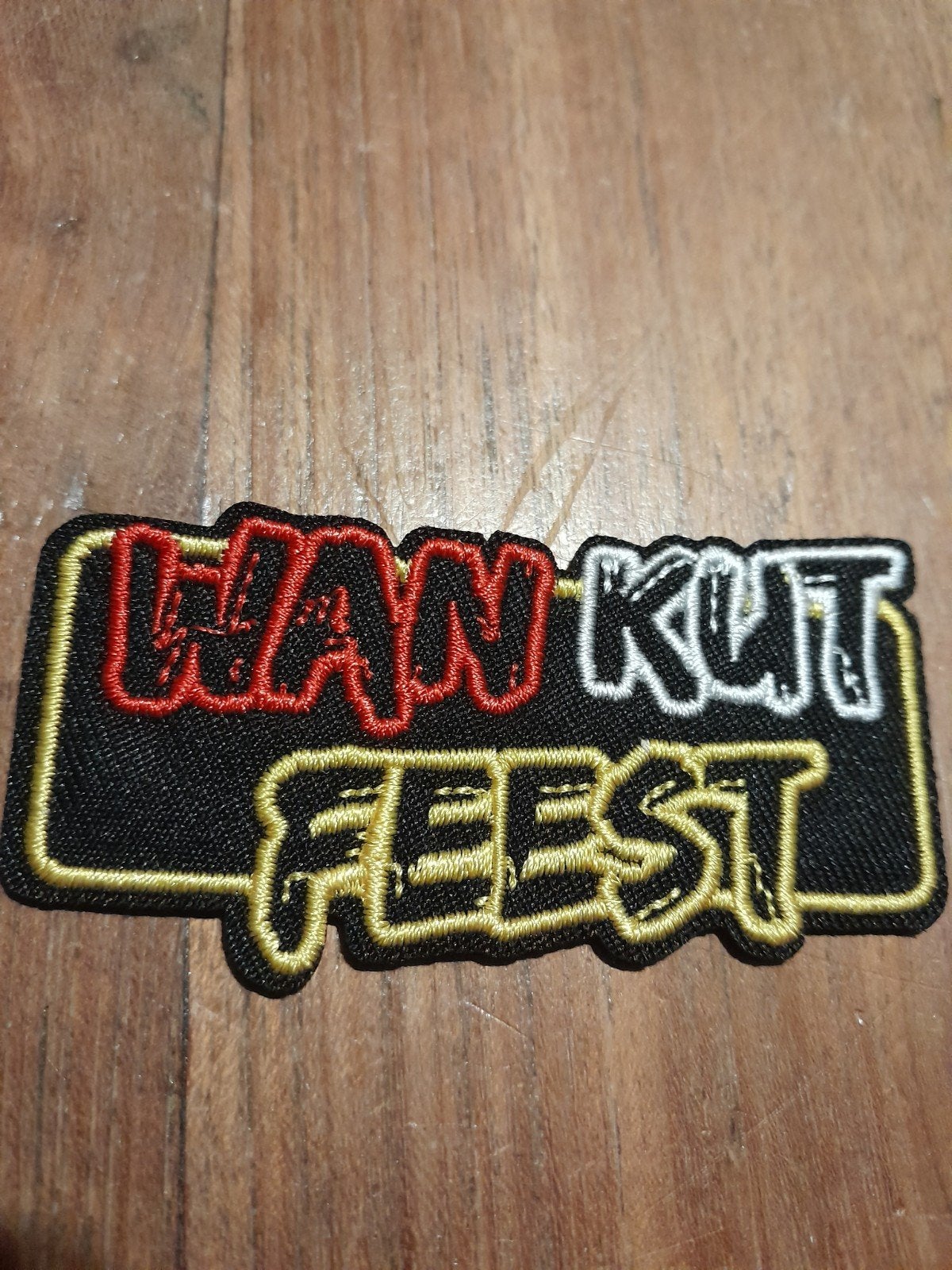 Geborduurde patch "WAN KUT FEEST", Ophalen of Verzenden, Nieuw, Sticker
