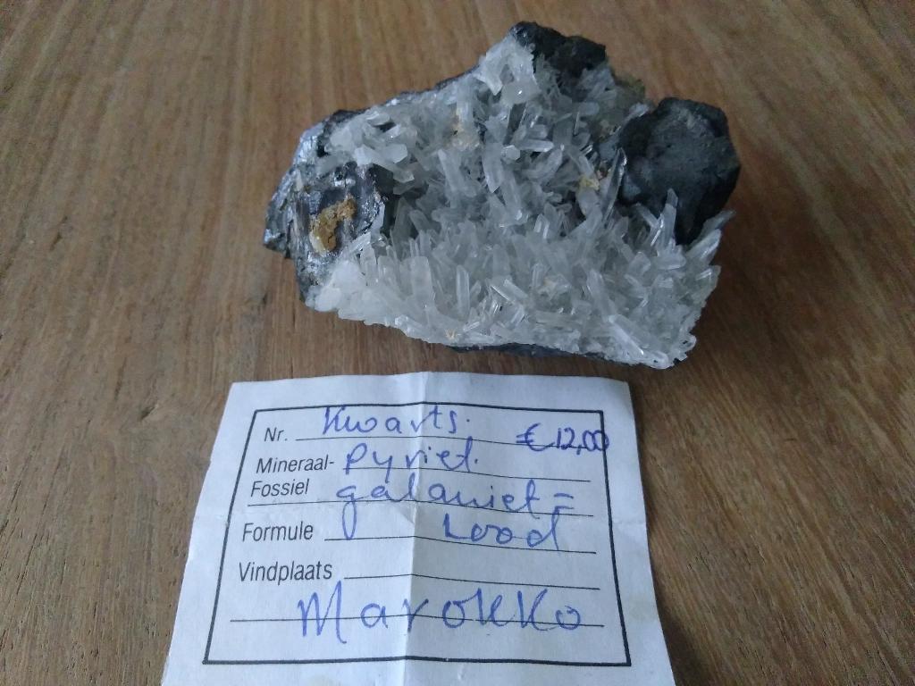 Mineraal uit Marokko, Ophalen, Mineraal