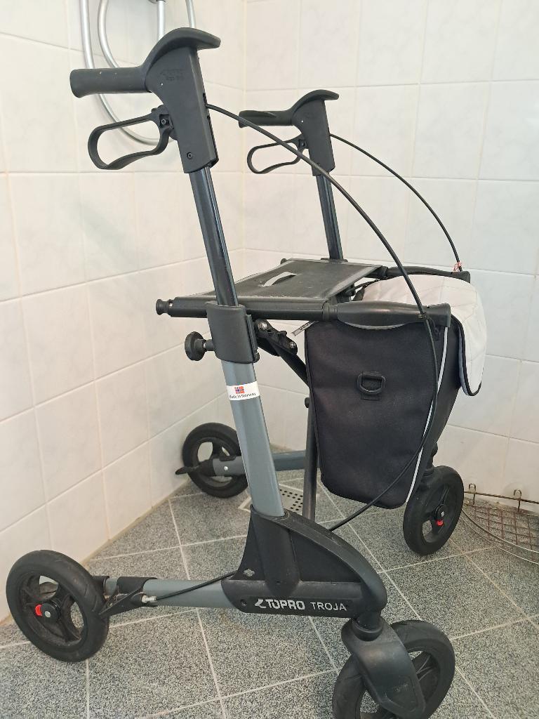 Luxe lichtgewicht rollator. Troja 2G., Diversen, Ophalen, Opvouwbaar, Zo goed als nieuw