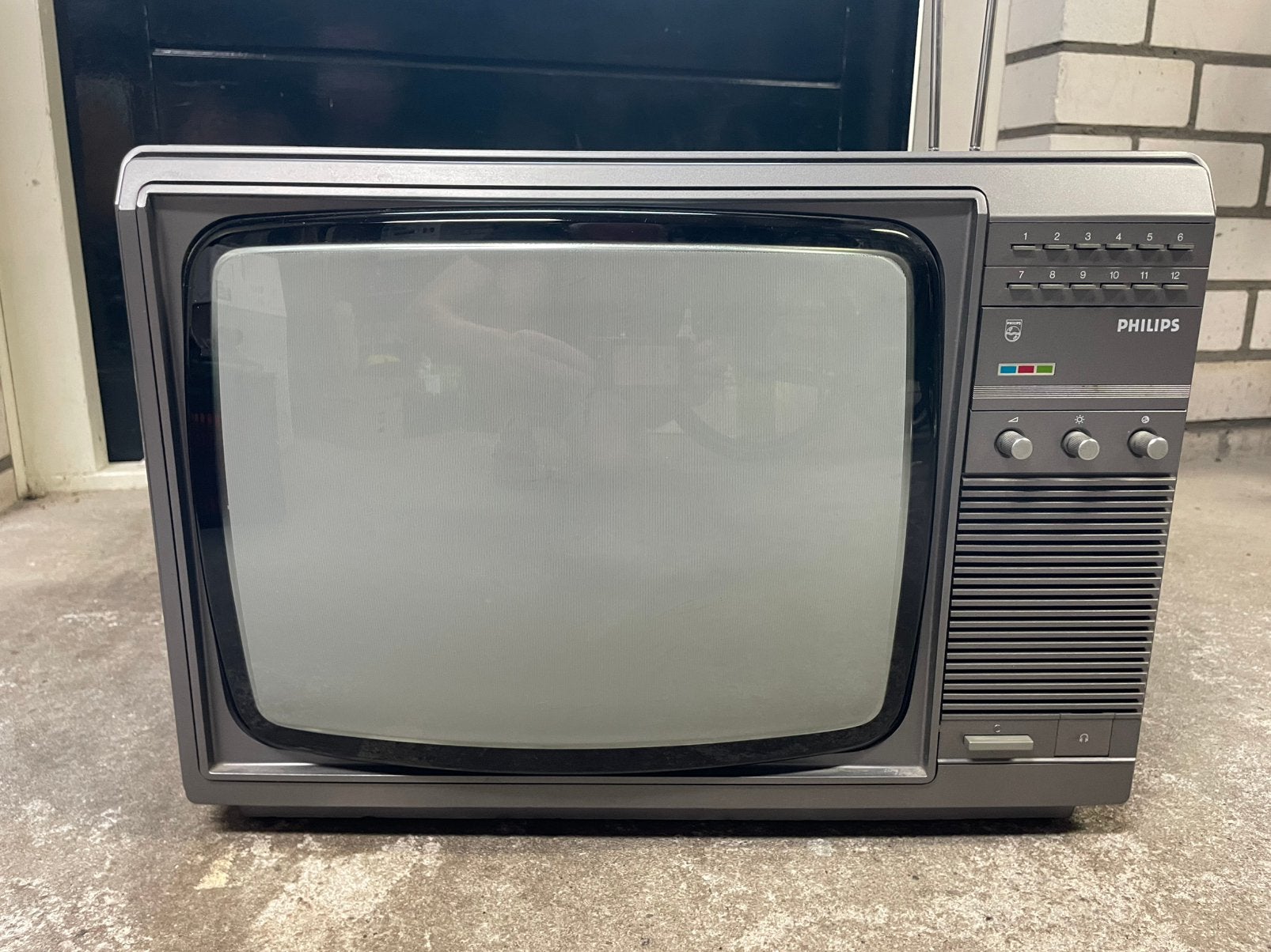 Philips TV,  2 stuks, 1 koop, Antiek en Kunst, Antiek | Tv's en Audio, Ophalen