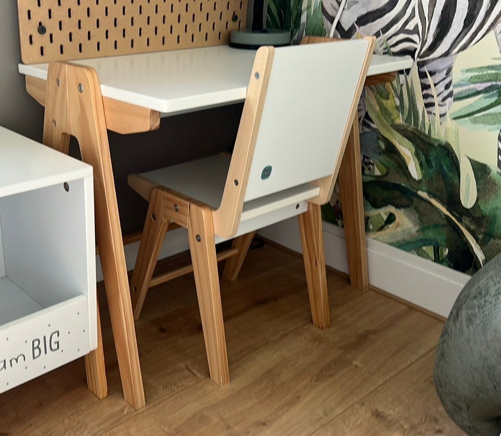 Petite amelie bureau met stoel peuter dreumes, Kinderen en Baby's, Ophalen, Zo goed als nieuw, Tafel(s) en Stoel(en)