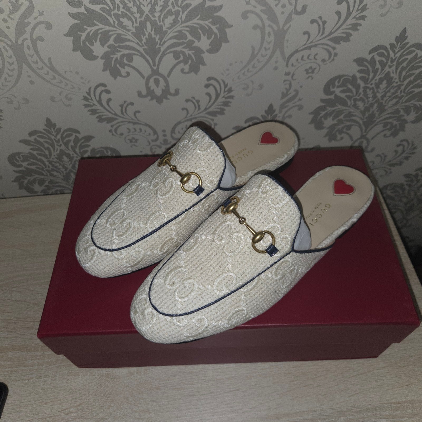 Gucci slippers nieuw compleet, Ophalen of Verzenden, Nieuw, Beige, Slippers