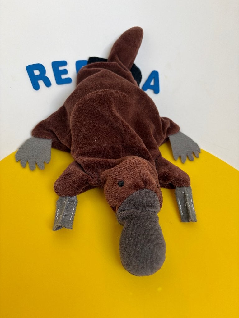 K3027 beleduc handpop vogelbekdier bruin, Ophalen of Verzenden, Zo goed als nieuw, Overige typen