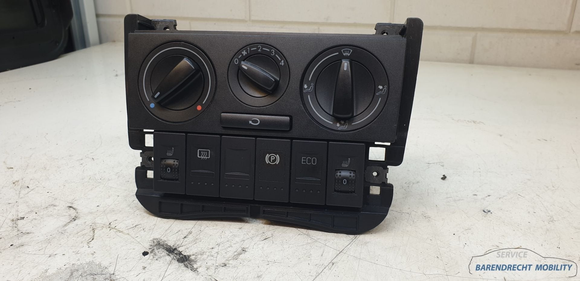 Kachelpaneel en knoppenbalk Lupo 3L stoelverwarming achterru, Auto-onderdelen, Gebruikt, Volkswagen, Volkswagen AG, Berliner Ring 2
38440  Wolfsburg, DE