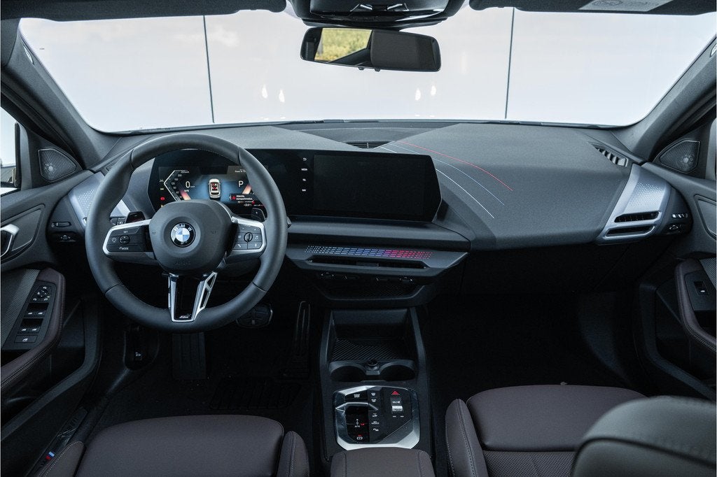 BMW 1 Serie 120 M Sport Automaat / Panoramadak / Sportstoele, Auto's, BMW, 156 pk, Leder en Stof, Wit, 3 cilinders