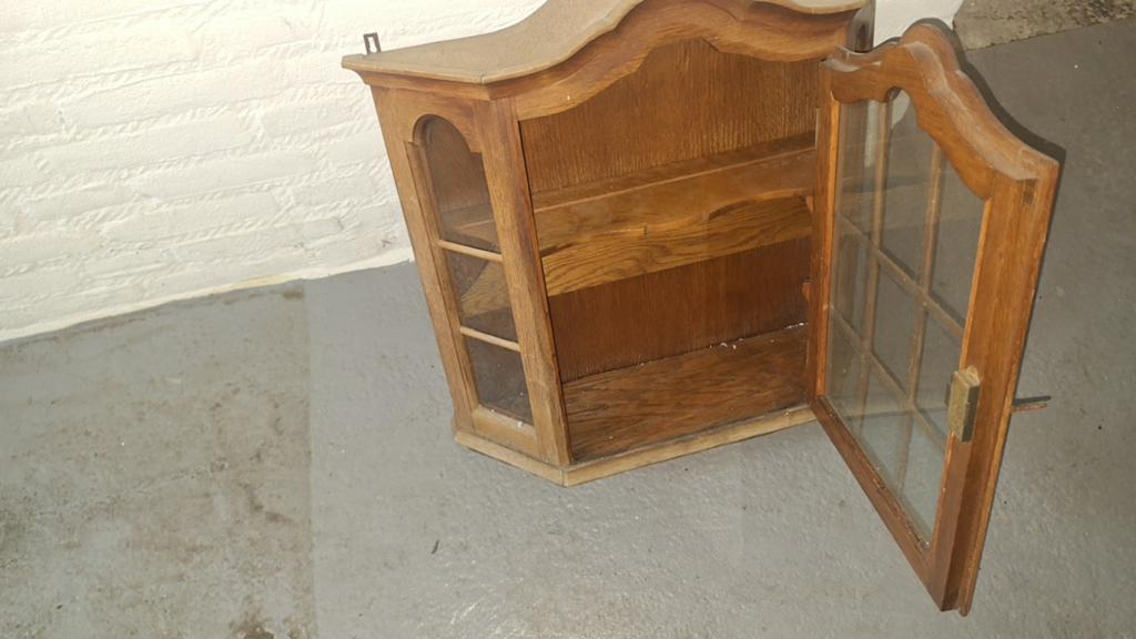 Sfeer vol houten vitrinekastje in Brocante/vintage stijl., Ophalen