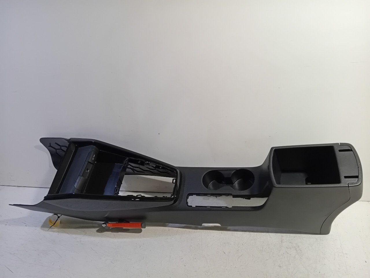 Middenconsole Kia Stonic, Auto-onderdelen, Interieur en Bekleding, Onderdelen@venauto.nl, Van der Ven Autorecycling B.V., Ettenseweg 76, 4706 PB Roosendaal, The Netherlands
