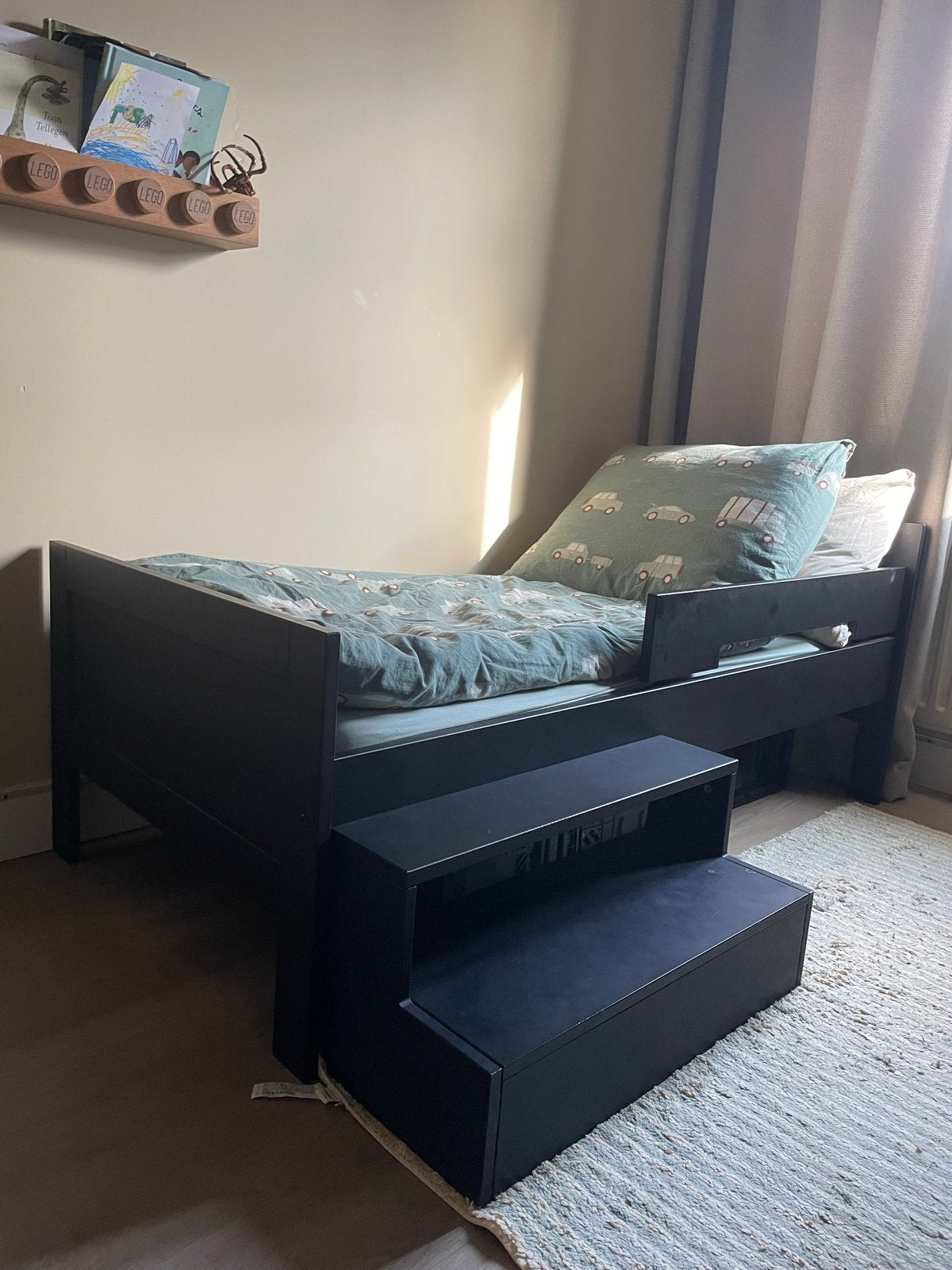 Zwart kinderbed met trapje - 155x77cm (excl. matras), Ophalen, Gebruikt, 70 tot 85 cm, 140 tot 160 cm
