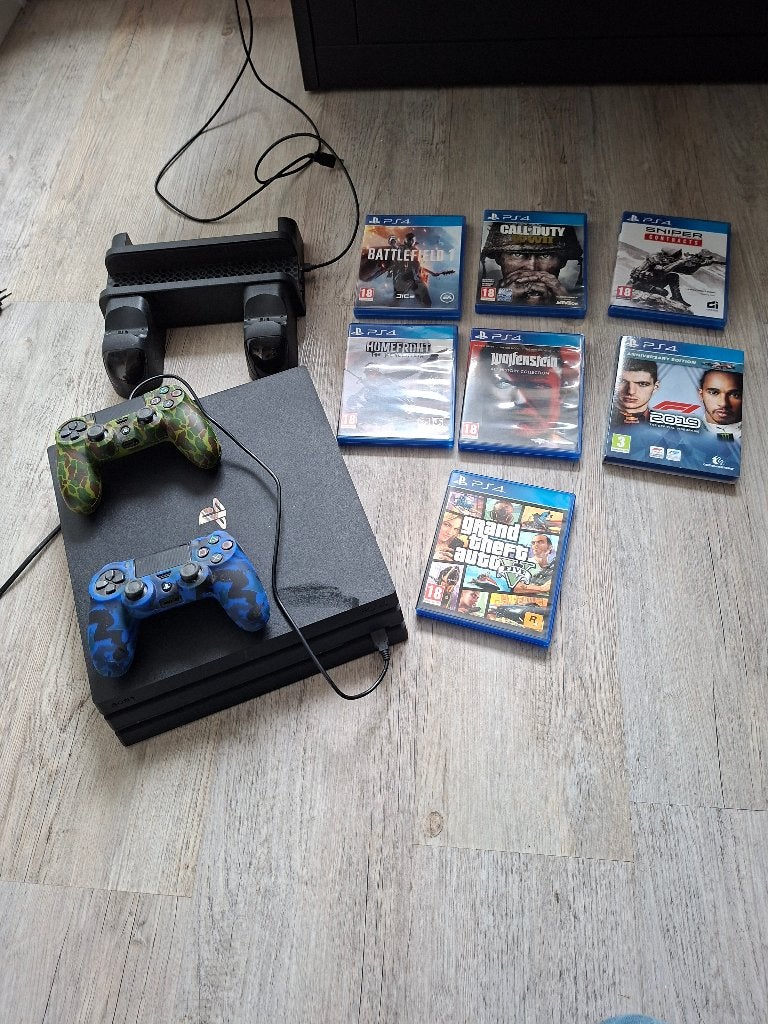 PS4 pro (1TB), Spelcomputers en Games, Ophalen, Met 2 controllers, 1 TB, Pro