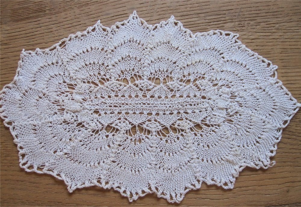 Antiek kleedje - kunstbreiwerk, Ophalen of Verzenden