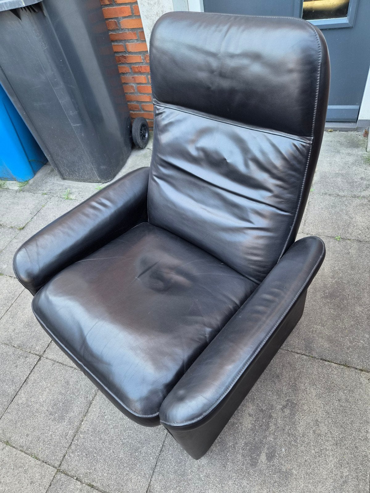 GRATIS! Leren stoel zwart, Ophalen, Gebruikt, 50 tot 75 cm, Leer