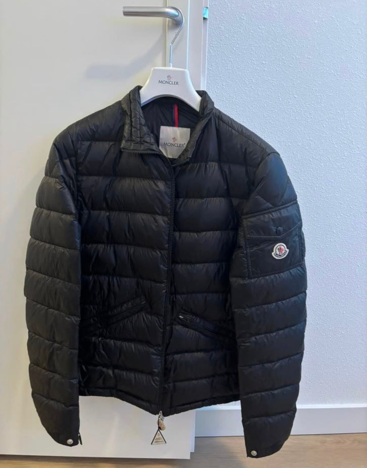 Moncler Agay Giubbotto Jas Zwart Maat 4 (M), Ophalen of Verzenden, Zo goed als nieuw, Maat 48/50 (M), Zwart