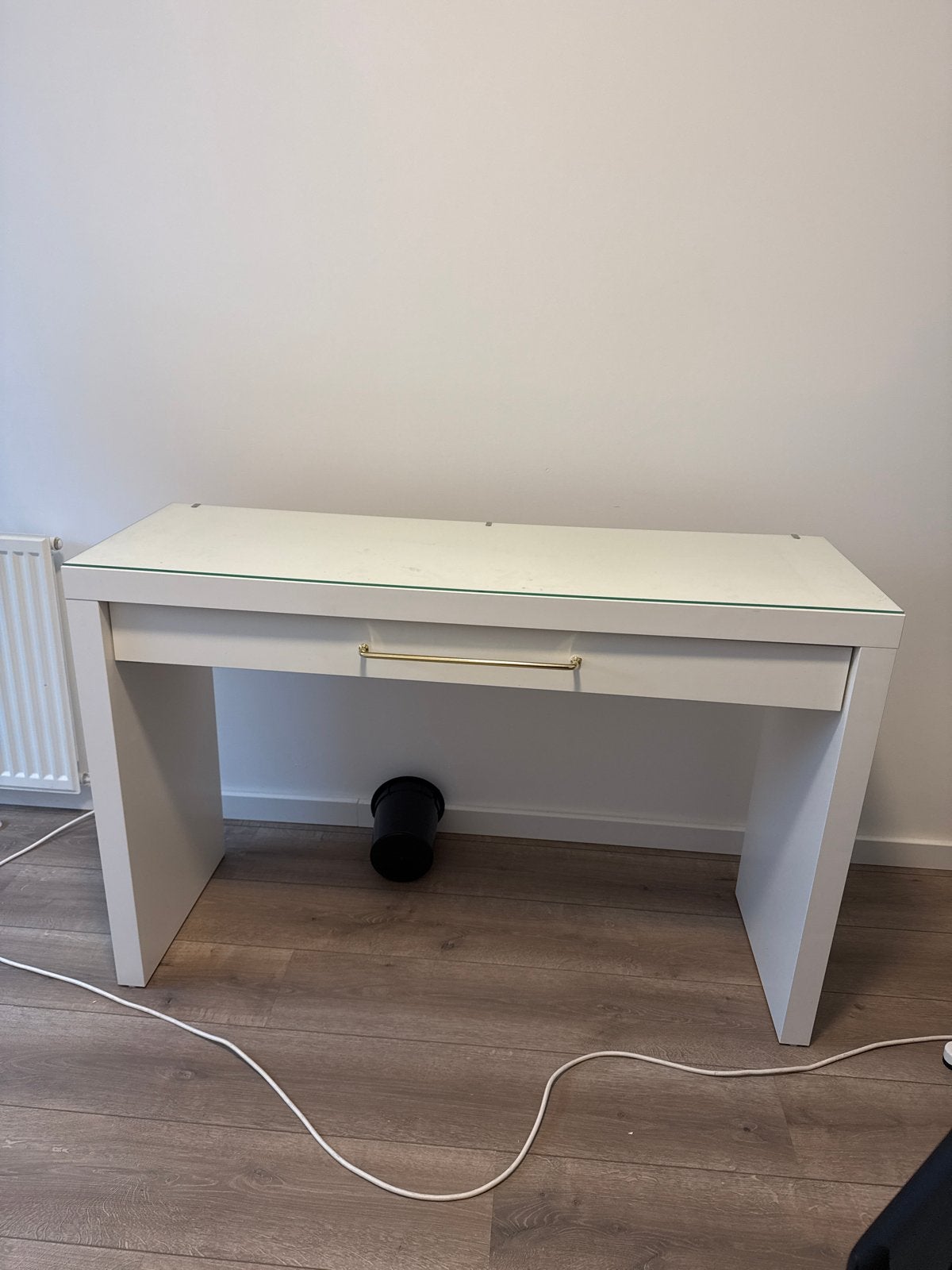Wit bureau met lade en glazen blad - gebruikt, Gebruikt, Met lades, Ophalen of Verzenden, Overige merken