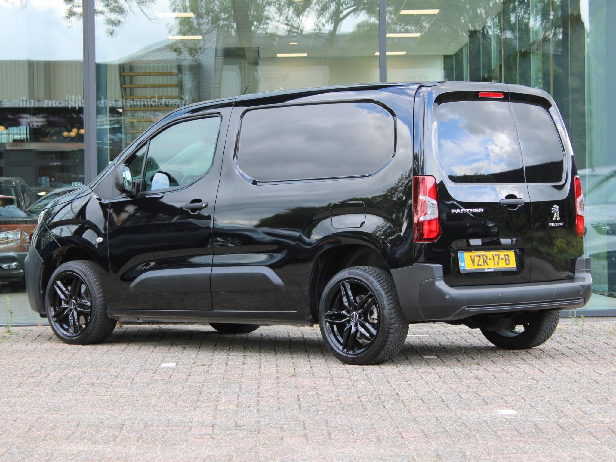 Peugeot Partner 1.5 BlueHDi 130 EAT8 S&S L1 | Navi / Camera, 12 maanden, Gebruikt, Euro 6, 4 cilinders