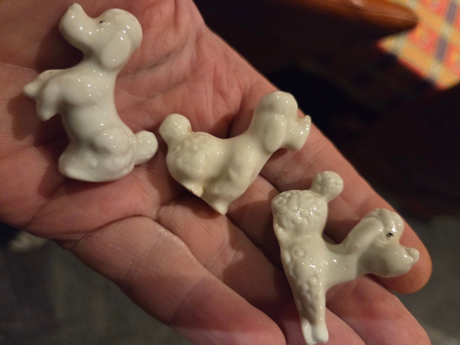 3 Miniatuur Koningspoedel Beeldjes - Wit Porselein, Ophalen of Verzenden, Gebruikt, Dier