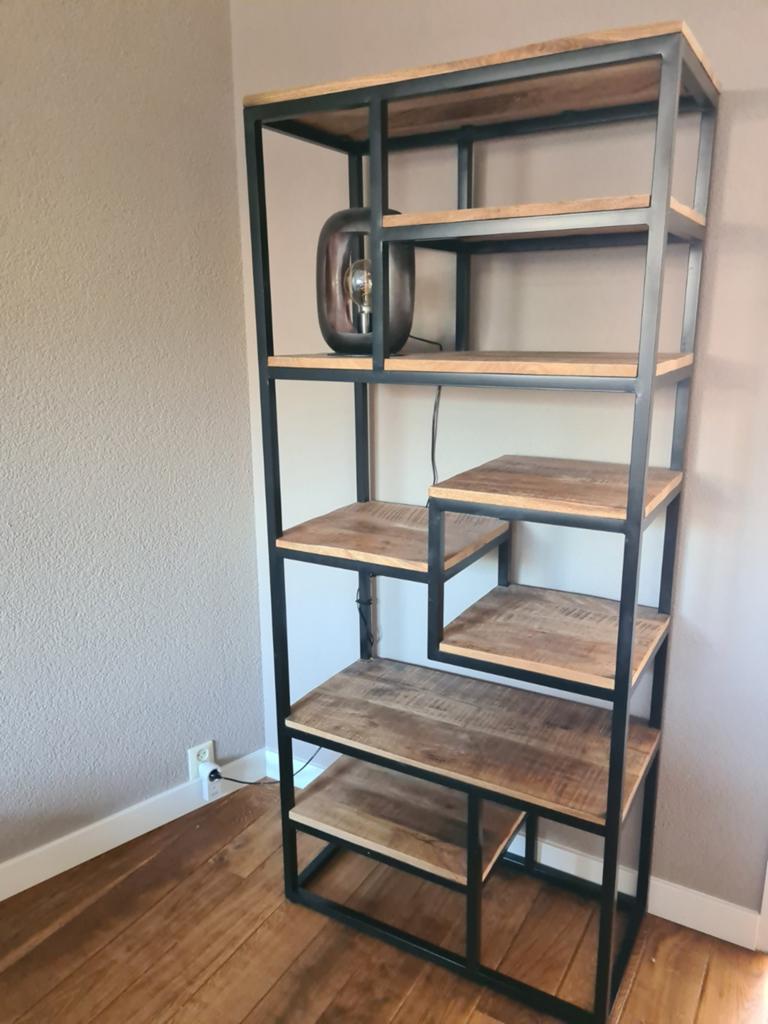 Industriële open wandkast mangohout en metaal, Huis en Inrichting, Kasten | Boekenkasten, Met plank(en), Gebruikt, 50 tot 100 cm