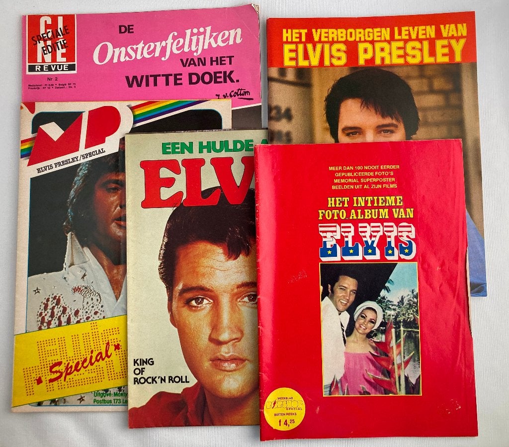 Partijtje van 5 glossy's gewijd aan Elvis - The King - 1977, Verzenden, Artiest, Onbekend, Gelezen