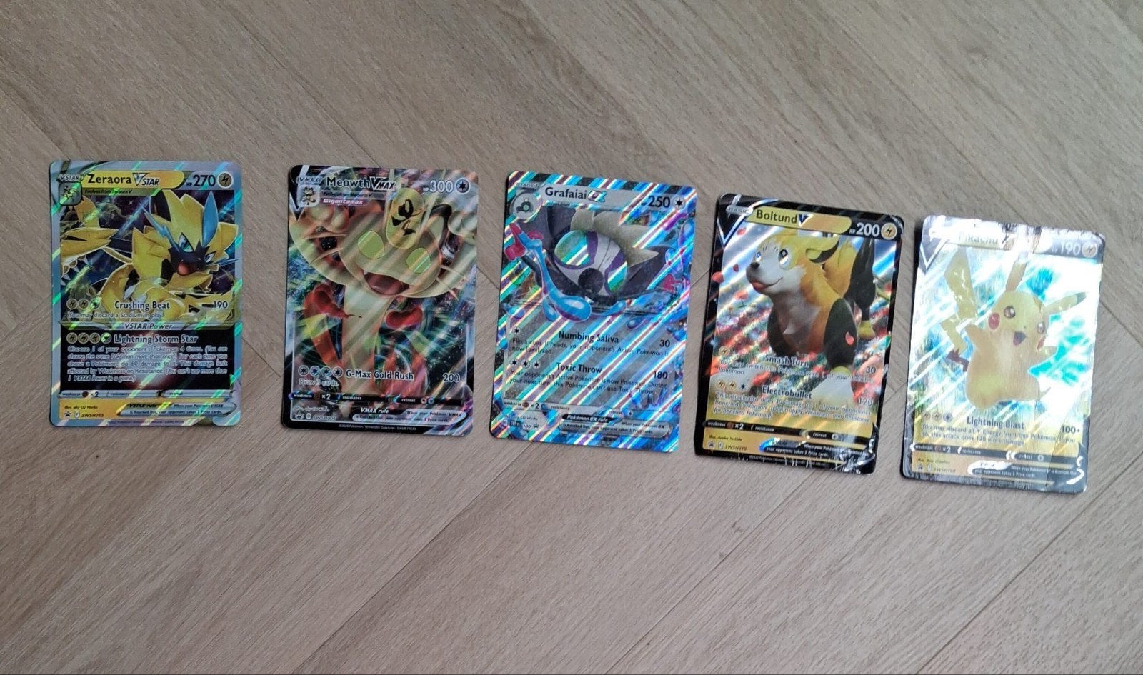 5 grote Pokémonkaarten  - Zeraora, Meowth, Grafaiai, Boltund, Ophalen of Verzenden, Gebruikt, Meerdere kaarten