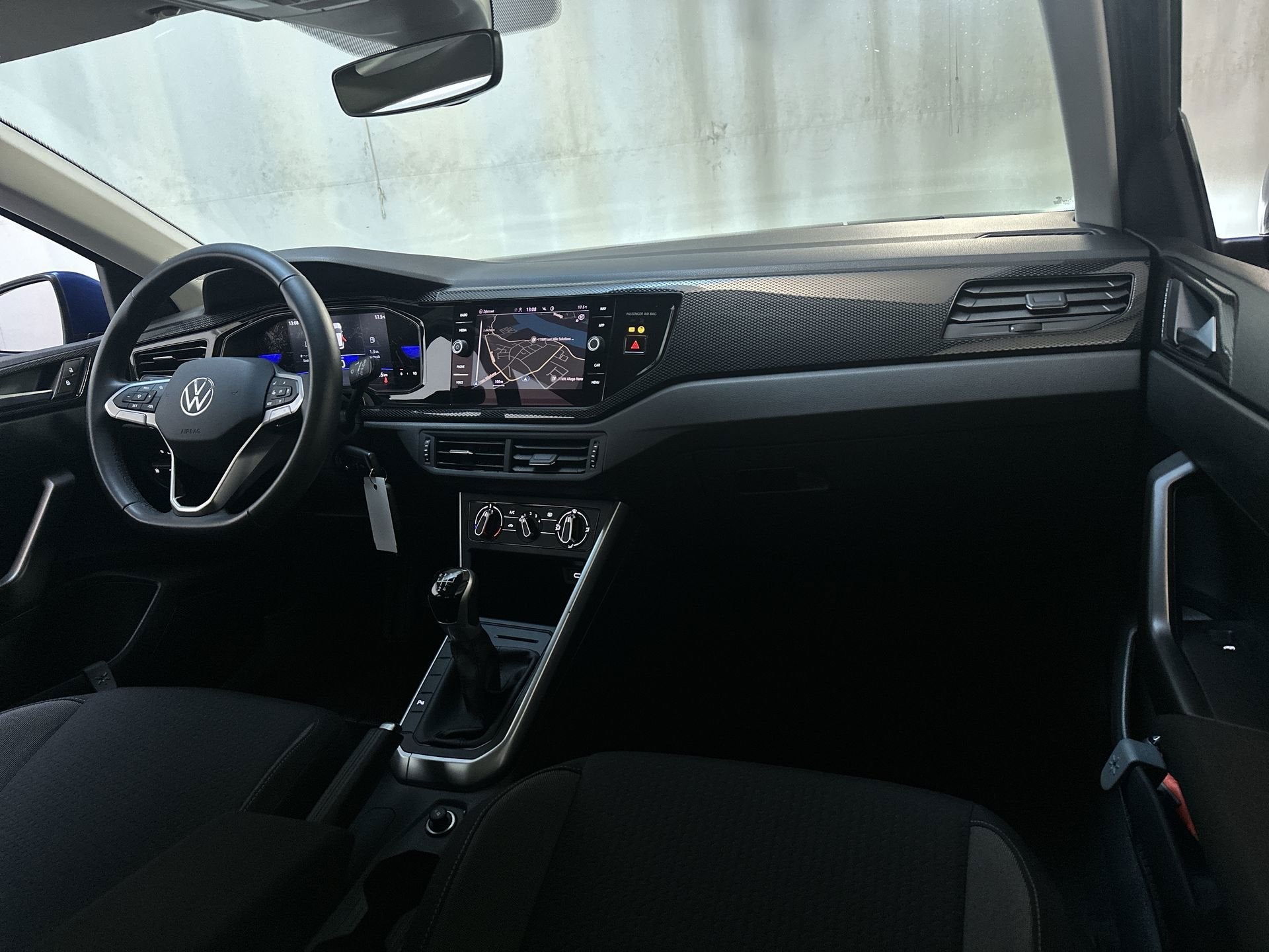 Volkswagen Polo 1.0 TSI Life Parkeersensoren Navigatie Trekh, Auto's, Voorwielaandrijving, Dealer onderhouden, Stof, Gebruikt