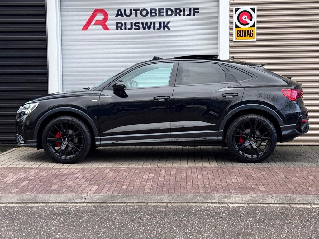 Audi Q3 SPORTBACK 35 TFSI S Edition Pano/Sfeer/Camera/CarPla, Auto's, Audi, 12 maanden, 15 km/l, Euro 6, 4 cilinders